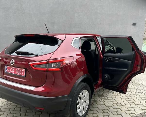 Красный Ниссан Rogue Sport, объемом двигателя 2 л и пробегом 231 тыс. км за 13200 $, фото 16 на Automoto.ua