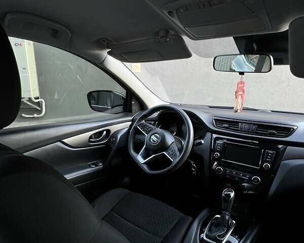 Красный Ниссан Rogue Sport, объемом двигателя 2 л и пробегом 230 тыс. км за 13600 $, фото 19 на Automoto.ua