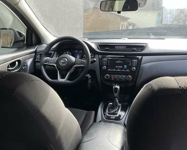 Красный Ниссан Rogue Sport, объемом двигателя 2 л и пробегом 231 тыс. км за 13200 $, фото 25 на Automoto.ua