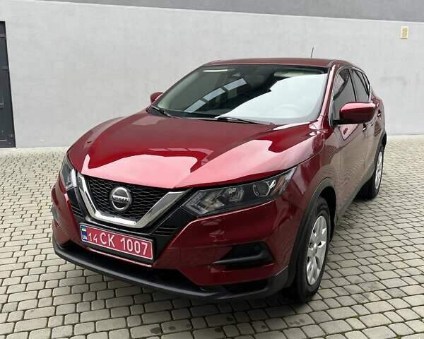 Красный Ниссан Rogue Sport, объемом двигателя 2 л и пробегом 231 тыс. км за 13200 $, фото 2 на Automoto.ua