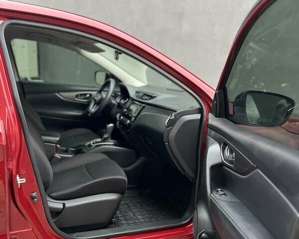 Красный Ниссан Rogue Sport, объемом двигателя 2 л и пробегом 231 тыс. км за 13200 $, фото 17 на Automoto.ua
