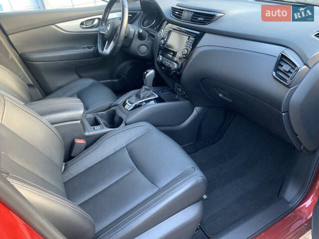 Красный Ниссан Rogue Sport, объемом двигателя 2 л и пробегом 63 тыс. км за 14900 $, фото 6 на Automoto.ua
