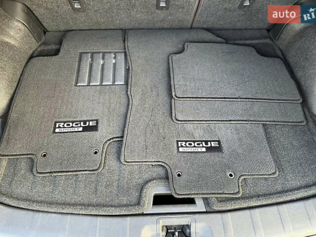 Красный Ниссан Rogue Sport, объемом двигателя 2 л и пробегом 112 тыс. км за 18800 $, фото 27 на Automoto.ua