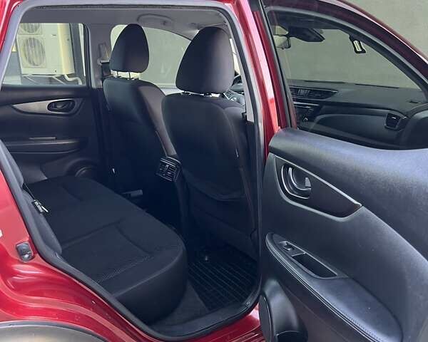 Красный Ниссан Rogue Sport, объемом двигателя 2 л и пробегом 230 тыс. км за 13600 $, фото 11 на Automoto.ua