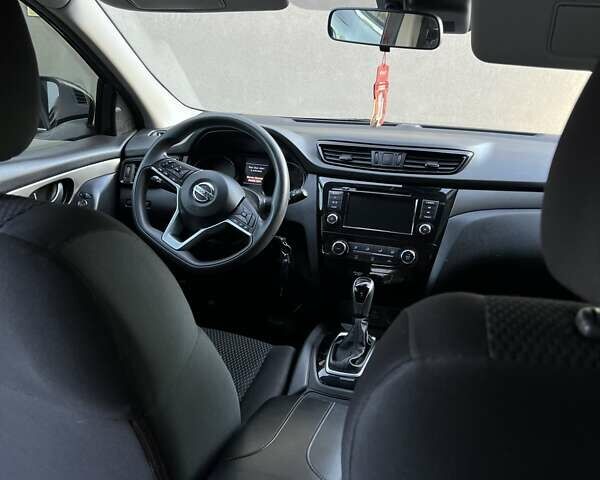 Красный Ниссан Rogue Sport, объемом двигателя 2 л и пробегом 230 тыс. км за 13600 $, фото 17 на Automoto.ua