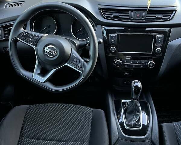 Красный Ниссан Rogue Sport, объемом двигателя 2 л и пробегом 230 тыс. км за 13600 $, фото 20 на Automoto.ua