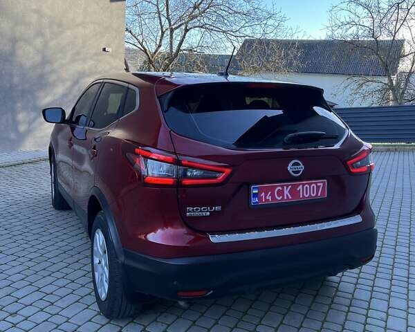 Красный Ниссан Rogue Sport, объемом двигателя 2 л и пробегом 230 тыс. км за 13600 $, фото 7 на Automoto.ua