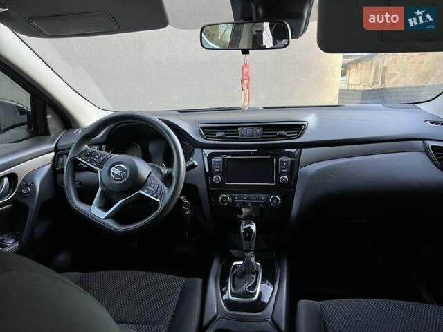 Красный Ниссан Rogue Sport, объемом двигателя 2 л и пробегом 230 тыс. км за 13600 $, фото 18 на Automoto.ua