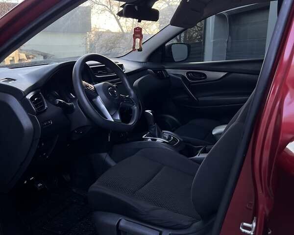 Красный Ниссан Rogue Sport, объемом двигателя 2 л и пробегом 230 тыс. км за 13600 $, фото 16 на Automoto.ua
