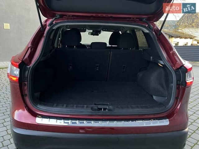 Красный Ниссан Rogue Sport, объемом двигателя 2 л и пробегом 230 тыс. км за 13600 $, фото 9 на Automoto.ua