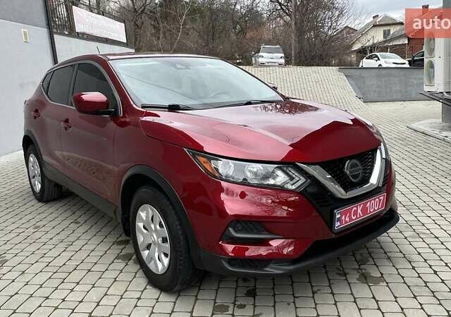 Красный Ниссан Rogue Sport, объемом двигателя 2 л и пробегом 231 тыс. км за 13200 $, фото 13 на Automoto.ua