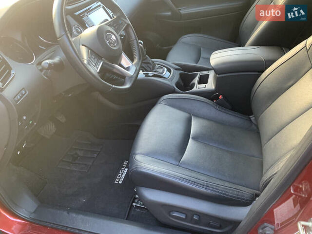 Красный Ниссан Rogue Sport, объемом двигателя 2 л и пробегом 63 тыс. км за 14900 $, фото 5 на Automoto.ua