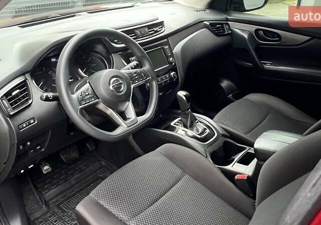 Красный Ниссан Rogue Sport, объемом двигателя 2 л и пробегом 231 тыс. км за 13200 $, фото 23 на Automoto.ua