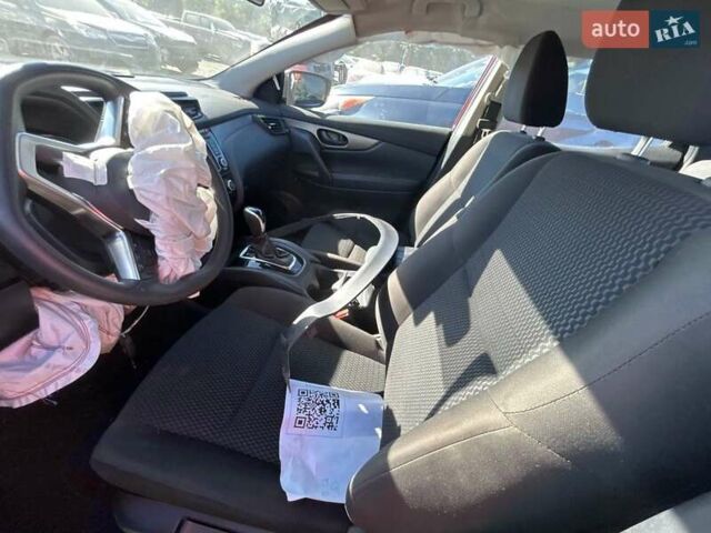 Красный Ниссан Rogue Sport, объемом двигателя 2 л и пробегом 31 тыс. км за 12300 $, фото 3 на Automoto.ua