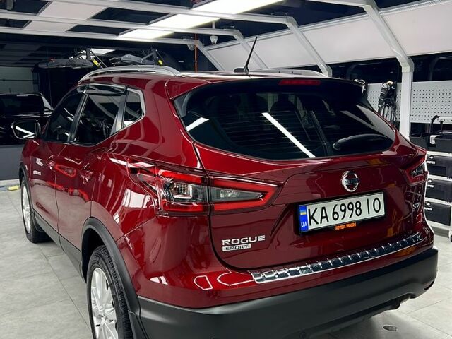Красный Ниссан Rogue Sport, объемом двигателя 2 л и пробегом 90 тыс. км за 20000 $, фото 3 на Automoto.ua
