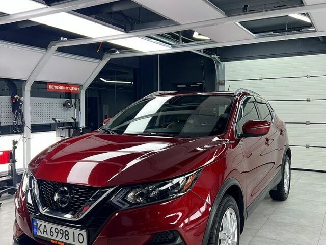 Красный Ниссан Rogue Sport, объемом двигателя 2 л и пробегом 90 тыс. км за 20000 $, фото 2 на Automoto.ua