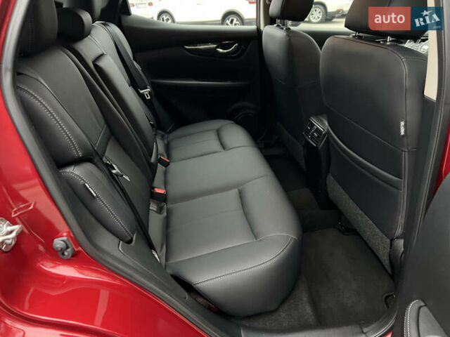 Красный Ниссан Rogue Sport, объемом двигателя 2 л и пробегом 45 тыс. км за 18900 $, фото 25 на Automoto.ua