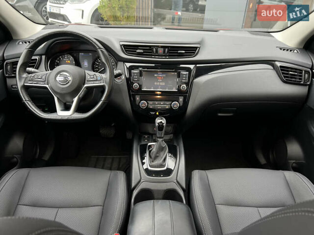 Красный Ниссан Rogue Sport, объемом двигателя 2 л и пробегом 45 тыс. км за 18900 $, фото 8 на Automoto.ua