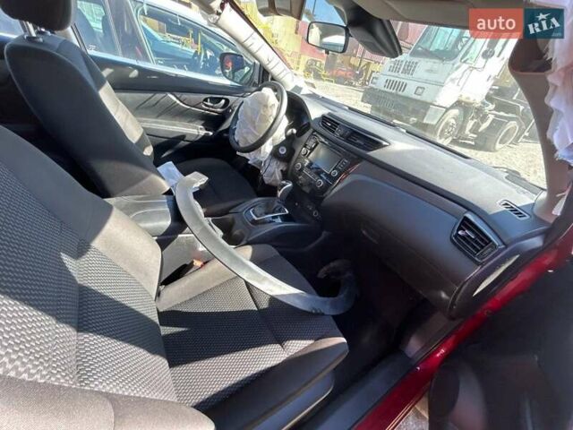 Красный Ниссан Rogue Sport, объемом двигателя 2 л и пробегом 31 тыс. км за 12300 $, фото 2 на Automoto.ua