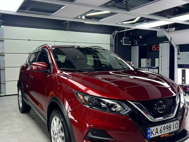 Красный Ниссан Rogue Sport, объемом двигателя 2 л и пробегом 90 тыс. км за 20000 $, фото 1 на Automoto.ua
