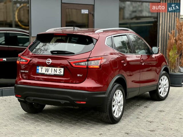 Красный Ниссан Rogue Sport, объемом двигателя 2 л и пробегом 45 тыс. км за 18900 $, фото 3 на Automoto.ua