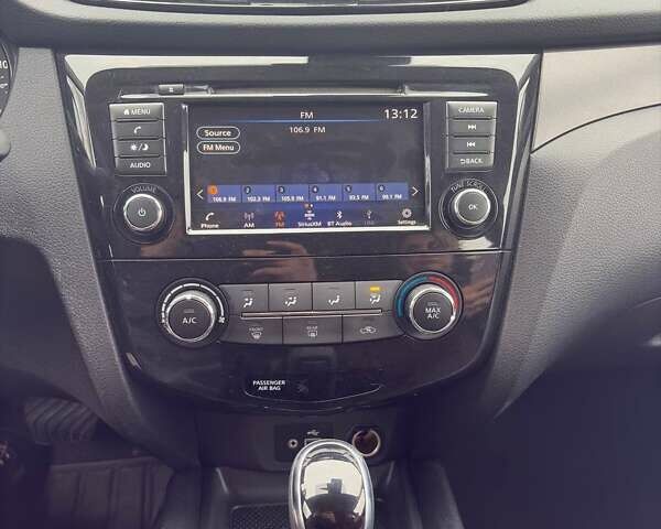 Червоний Ніссан Rogue Sport, об'ємом двигуна 2 л та пробігом 82 тис. км за 16500 $, фото 13 на Automoto.ua