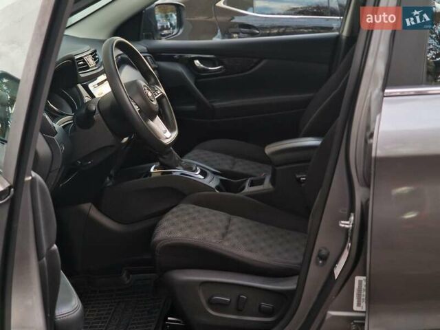 Сірий Ніссан Rogue Sport, об'ємом двигуна 2 л та пробігом 111 тис. км за 13490 $, фото 45 на Automoto.ua