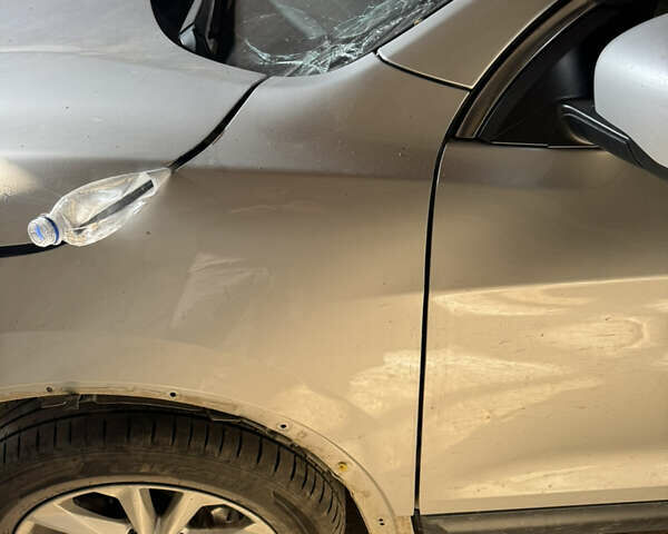 Серый Ниссан Rogue Sport, объемом двигателя 2 л и пробегом 63 тыс. км за 8000 $, фото 9 на Automoto.ua