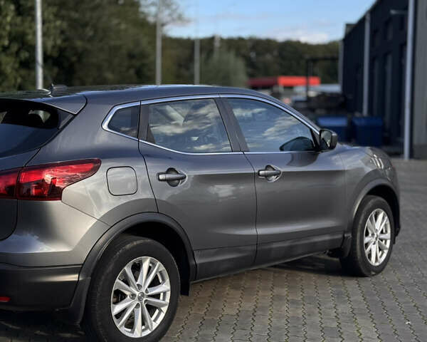 Серый Ниссан Rogue Sport, объемом двигателя 2 л и пробегом 214 тыс. км за 12000 $, фото 5 на Automoto.ua