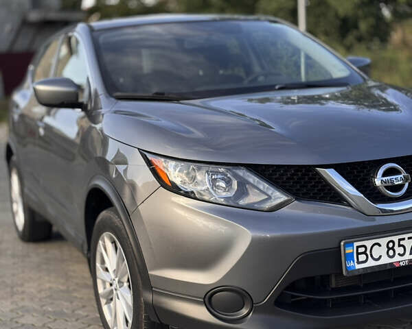 Серый Ниссан Rogue Sport, объемом двигателя 2 л и пробегом 214 тыс. км за 12000 $, фото 2 на Automoto.ua