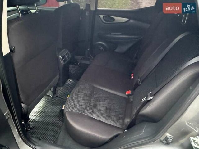 Сірий Ніссан Rogue Sport, об'ємом двигуна 2 л та пробігом 96 тис. км за 13700 $, фото 7 на Automoto.ua