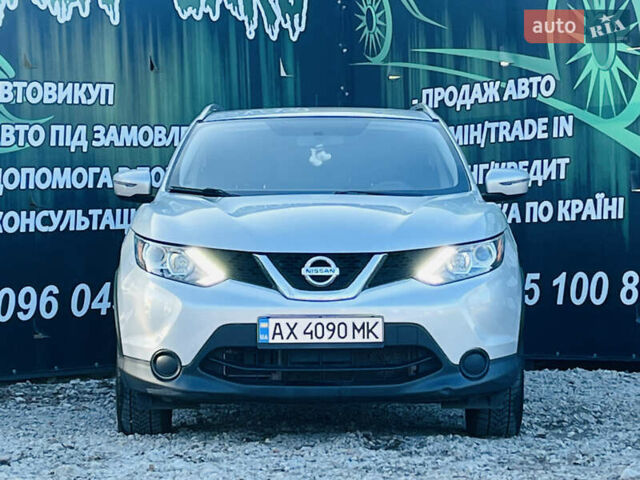 Серый Ниссан Rogue Sport, объемом двигателя 2 л и пробегом 103 тыс. км за 14200 $, фото 3 на Automoto.ua