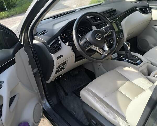 Серый Ниссан Rogue Sport, объемом двигателя 2 л и пробегом 53 тыс. км за 15500 $, фото 6 на Automoto.ua