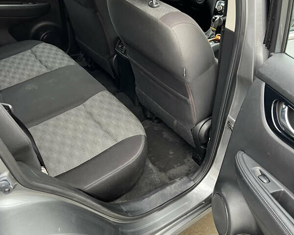 Сірий Ніссан Rogue Sport, об'ємом двигуна 2 л та пробігом 152 тис. км за 14900 $, фото 32 на Automoto.ua