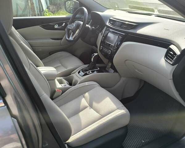 Серый Ниссан Rogue Sport, объемом двигателя 2 л и пробегом 53 тыс. км за 15500 $, фото 2 на Automoto.ua