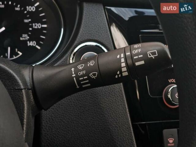 Сірий Ніссан Rogue Sport, об'ємом двигуна 2 л та пробігом 111 тис. км за 13490 $, фото 60 на Automoto.ua