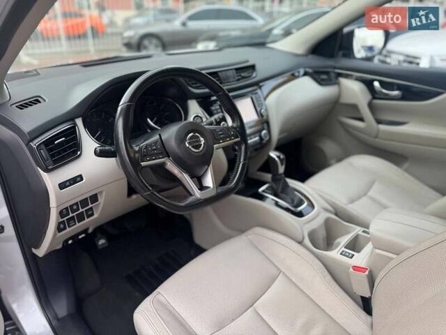 Серый Ниссан Rogue Sport, объемом двигателя 2 л и пробегом 83 тыс. км за 14500 $, фото 18 на Automoto.ua