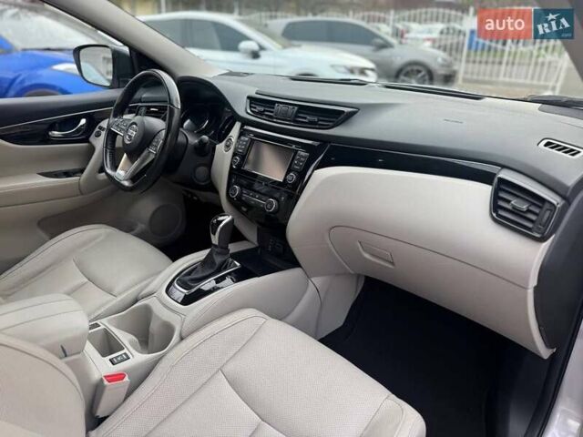 Серый Ниссан Rogue Sport, объемом двигателя 2 л и пробегом 83 тыс. км за 14500 $, фото 12 на Automoto.ua