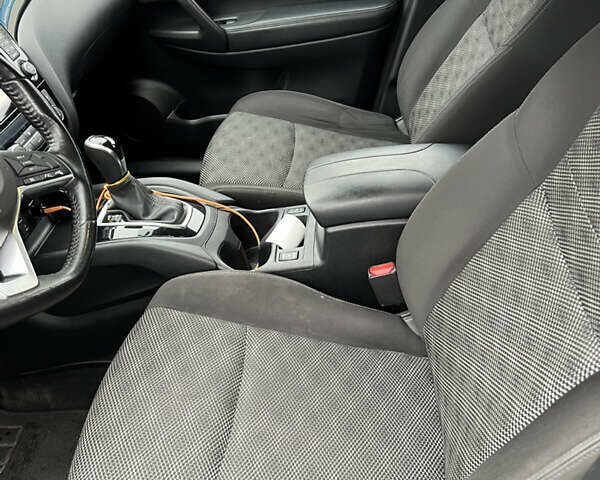 Сірий Ніссан Rogue Sport, об'ємом двигуна 2 л та пробігом 152 тис. км за 14900 $, фото 29 на Automoto.ua