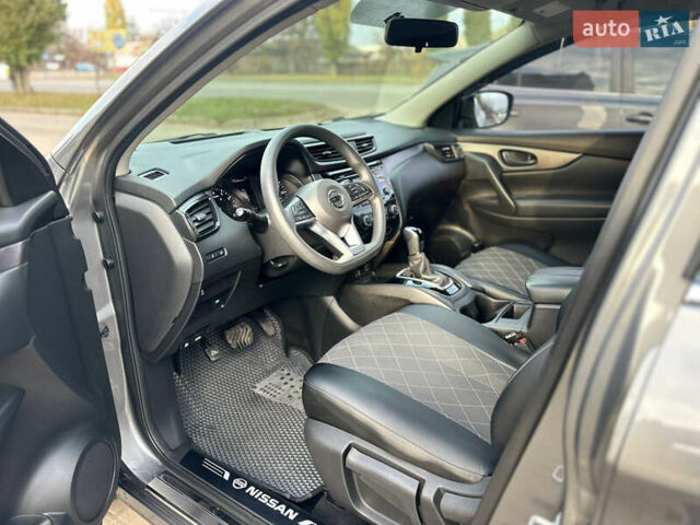 Серый Ниссан Rogue Sport, объемом двигателя 2 л и пробегом 65 тыс. км за 13000 $, фото 5 на Automoto.ua