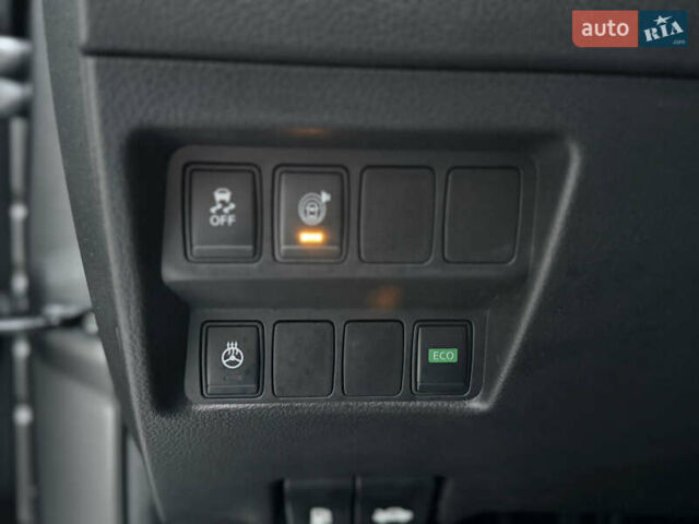 Сірий Ніссан Rogue Sport, об'ємом двигуна 2 л та пробігом 60 тис. км за 17500 $, фото 55 на Automoto.ua