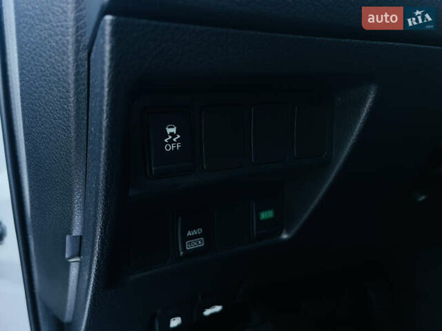 Серый Ниссан Rogue Sport, объемом двигателя 2 л и пробегом 103 тыс. км за 14200 $, фото 21 на Automoto.ua