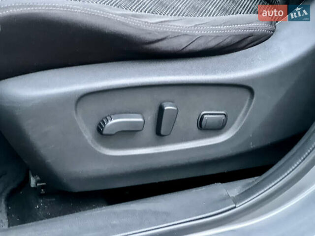 Серый Ниссан Rogue Sport, объемом двигателя 2 л и пробегом 193 тыс. км за 13000 $, фото 18 на Automoto.ua