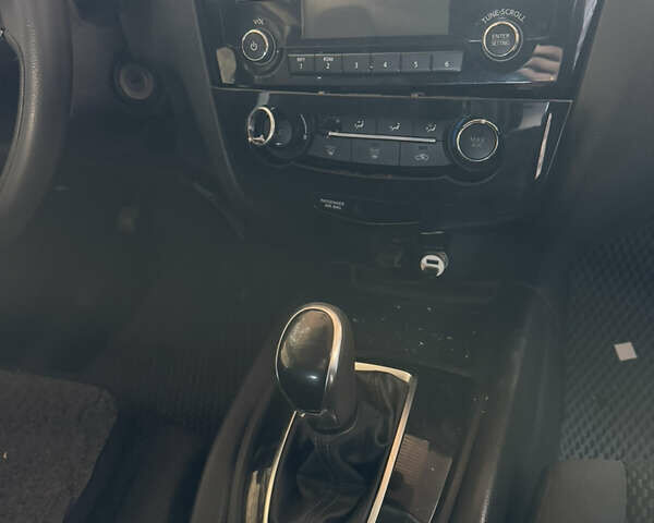 Серый Ниссан Rogue Sport, объемом двигателя 2 л и пробегом 63 тыс. км за 8000 $, фото 6 на Automoto.ua