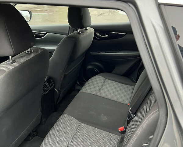 Сірий Ніссан Rogue Sport, об'ємом двигуна 2 л та пробігом 152 тис. км за 14900 $, фото 31 на Automoto.ua
