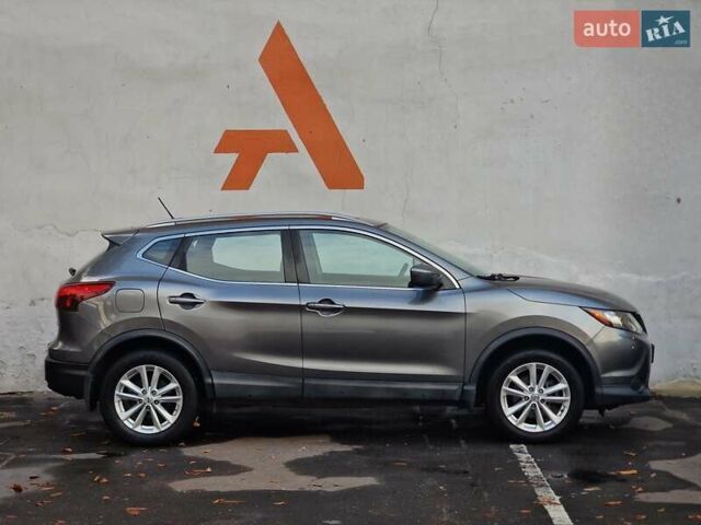 Сірий Ніссан Rogue Sport, об'ємом двигуна 2 л та пробігом 111 тис. км за 13490 $, фото 18 на Automoto.ua