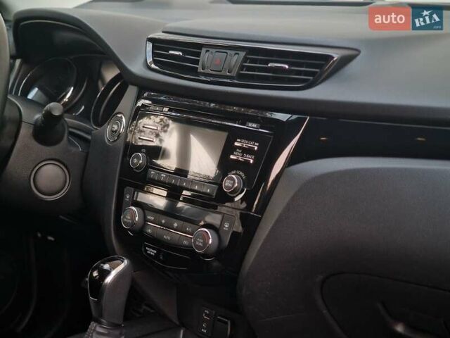 Сірий Ніссан Rogue Sport, об'ємом двигуна 2 л та пробігом 111 тис. км за 13490 $, фото 53 на Automoto.ua