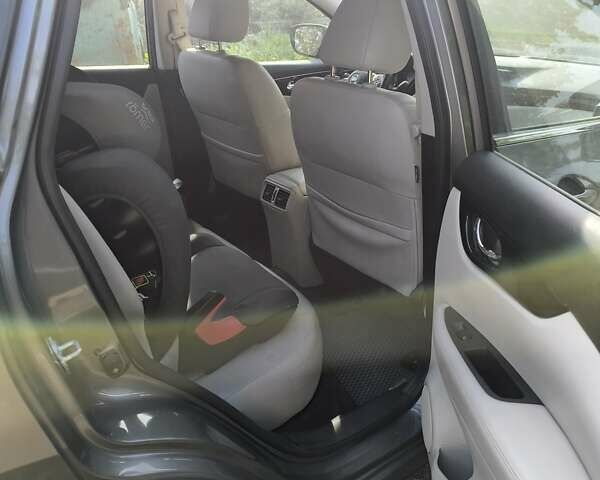 Серый Ниссан Rogue Sport, объемом двигателя 2 л и пробегом 53 тыс. км за 15500 $, фото 5 на Automoto.ua