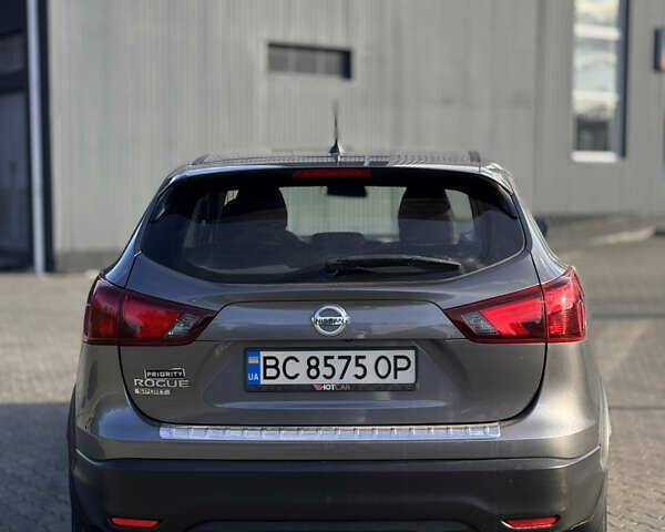 Серый Ниссан Rogue Sport, объемом двигателя 2 л и пробегом 214 тыс. км за 12000 $, фото 8 на Automoto.ua