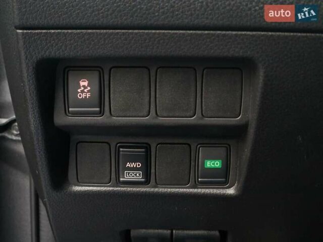 Сірий Ніссан Rogue Sport, об'ємом двигуна 2 л та пробігом 111 тис. км за 13490 $, фото 57 на Automoto.ua